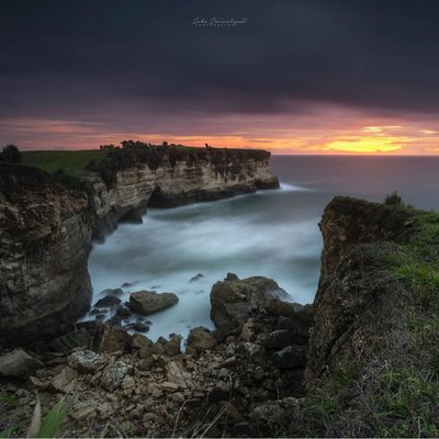 Senja di Pantai Karang Bolong