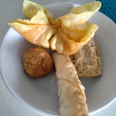 Pangsit dan Pentol goreng