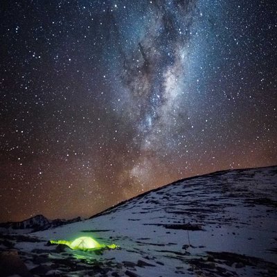 Sueño bajo las luces