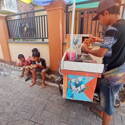 Penjual Kue Laba-laba