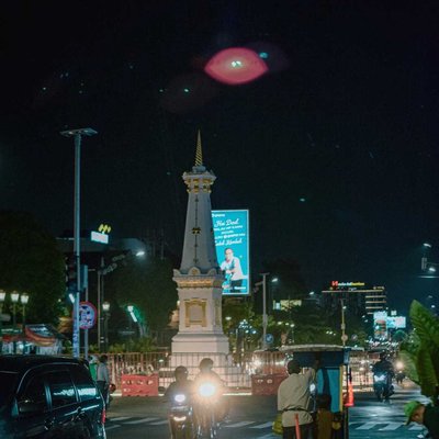 Rembulan di Langit Tugu, Jogja
