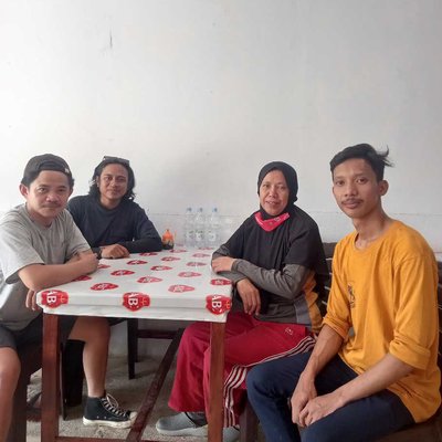 Meet lokal in makassar, indonesia