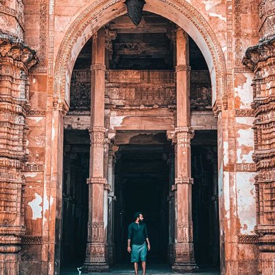 Shaking Minarets 