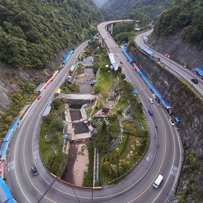 pesona jembatan kelok9