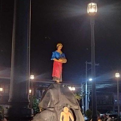 Let's talk by the Fountain