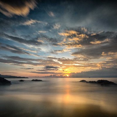 sunset pantai batu sumbawa