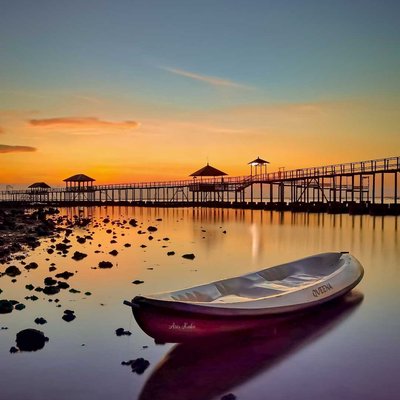 menikmati indah nya senja