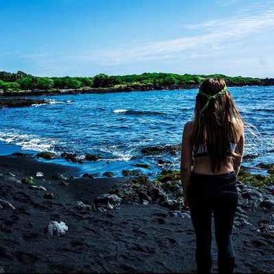 Black Sand Beach. 🌴