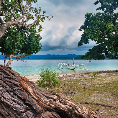 Perahu Wisatawan Di Gili Layar