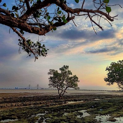 Senja di Pantai Goa Petapa