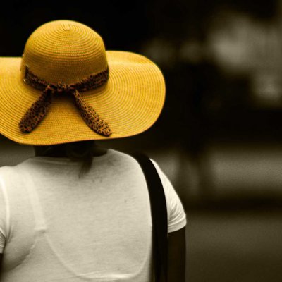Mujer con sombrero 👒