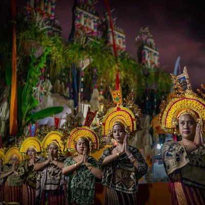 Riasan Gadis Bali Yang Memukau 