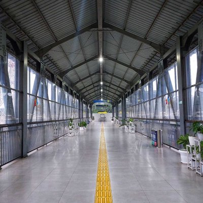 aisle to the platform