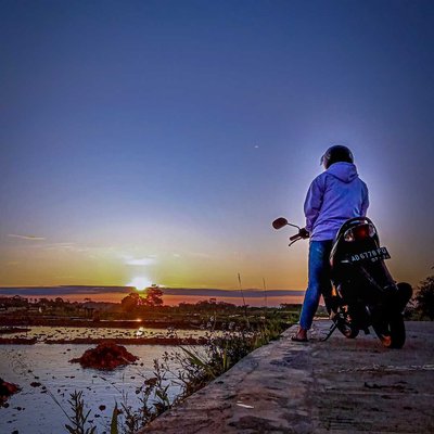 Menikmati sunrise di kemetul