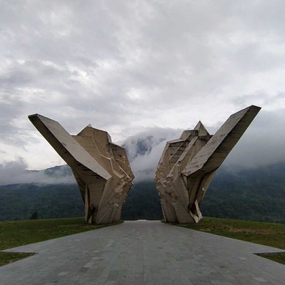 tjeniste spomenik