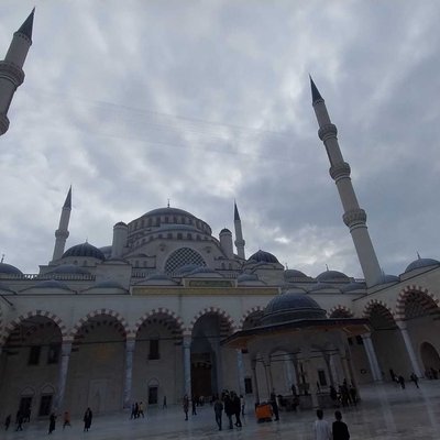 Çamlıca Camii