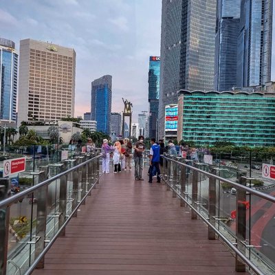 SKY BRIDGE HALTE BUNDERAN HOTEL INDONESIA