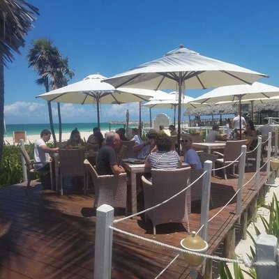Lunch by the sea.🏖