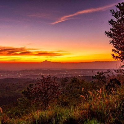 View Gn. Slamet dari puncak bukit Lambosir