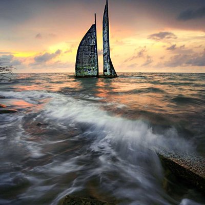 Senja Di Tanjung Layar