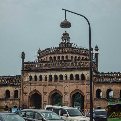 Street lamp gate