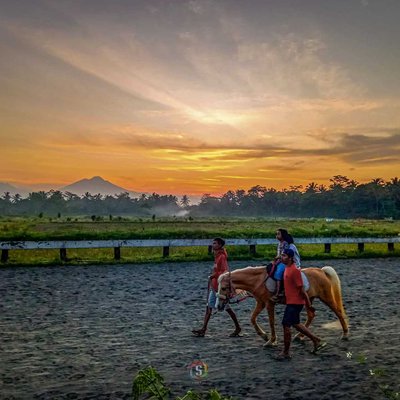 menjelang senja