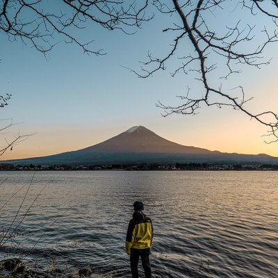 sunset moment on lake kawaguchiko, this is my favorite place🤩