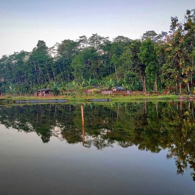 di beningnya telaga