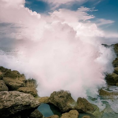 ombak pantai kedung tumpang tulungagung