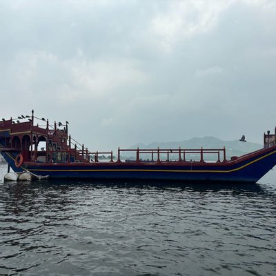 the boat in Pichola lake Udaypur