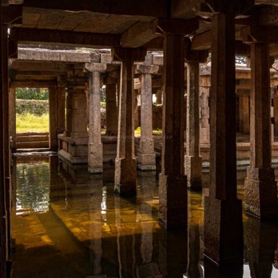 कर्पूरगौरं करुणावतारम्