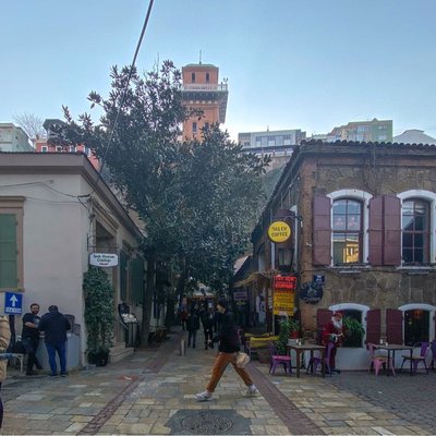 Dario Moreo Sokağı ve Tarihi Asansör