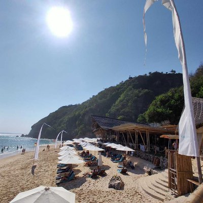 Sundays Beach Club