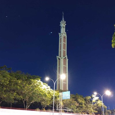 Pemandangan malam hari di masjid agung batam