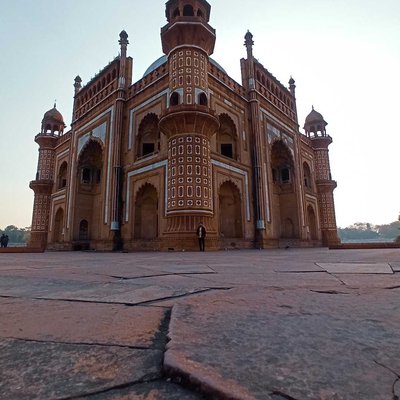Safdarajang tomb