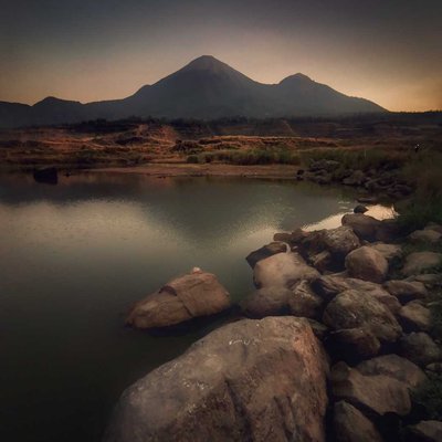 senja di tempat bekas galian 