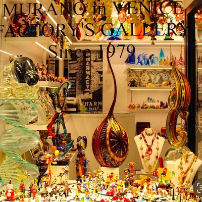 Vintage Window Art 🖼️