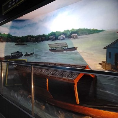 Lukisan Alat Transportasi di Sungai Kapuas