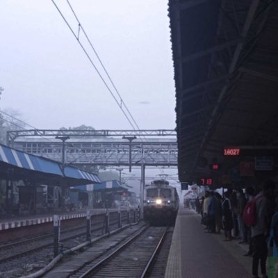 "ঘুমের শিরা কেটে..."