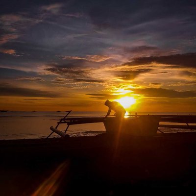 senja dan perahu