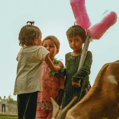 i found these little childs selling cotton candy in streets.