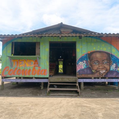 El Encanto Único de La Barra: Donde la Tienda Colombia Sonríe al Pacífico