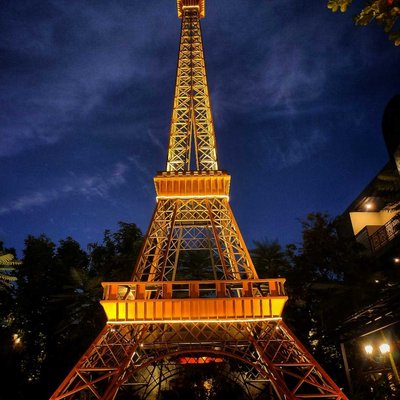 La Paris Cafe n Resto 
