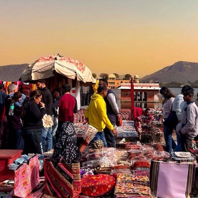 Hunting for Souvenirs in the Pink City 