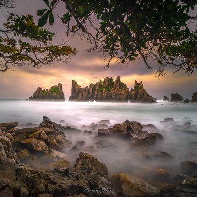 Pantai Gigi Hiu Lampung