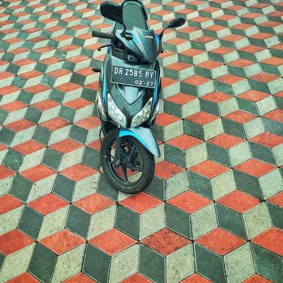 Halaman parkir masjid Al-Muttaqin Cakranegara Mataram