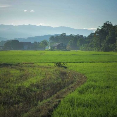 Lebih Merasa Satu Dengan Alam