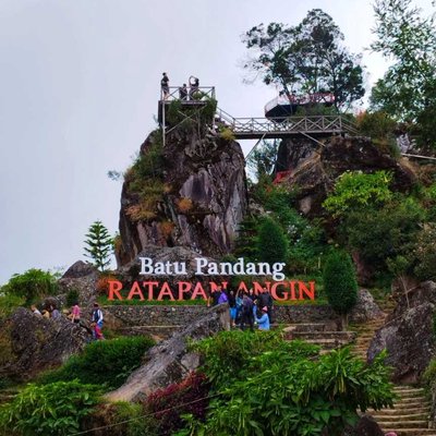 Batu Pandang Ratapan Angin