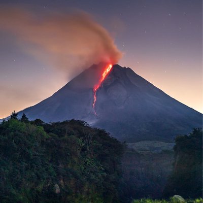 Erupsi Merapi Malam Hari