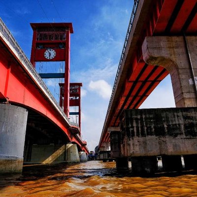 Jembatan Ampera dan Jembatan LRT Ampera